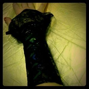 Elegant Arm Decor.  NWOT Great for Halloween.